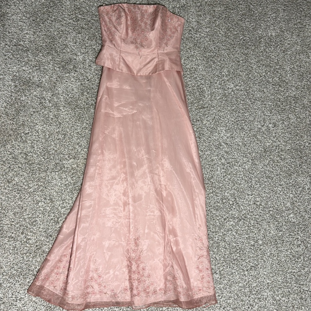 Light pink strapless dress. Vintage polyester. Beautiful detailing